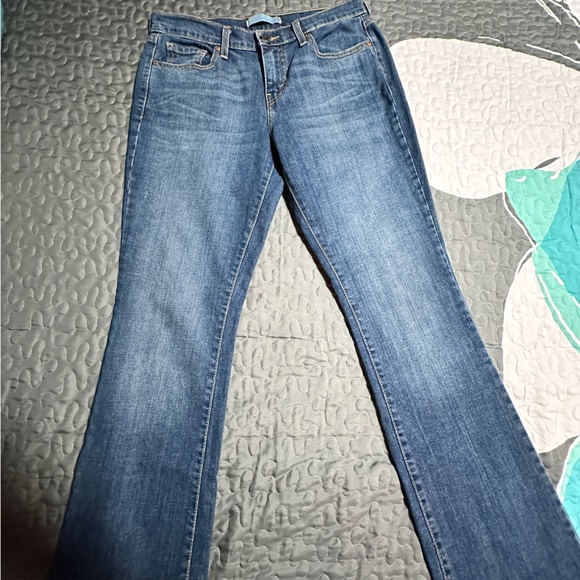 Woman’s Levi’s size 6M - Picture 2 of 6
